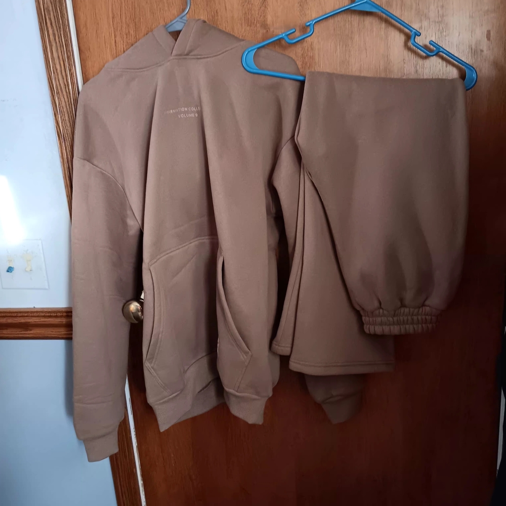 NWT Comfrt Casual Brown Hoodie and Sweatpants Set